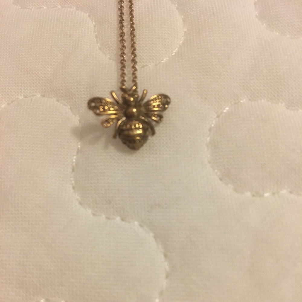 Bumble bee necklace in gold